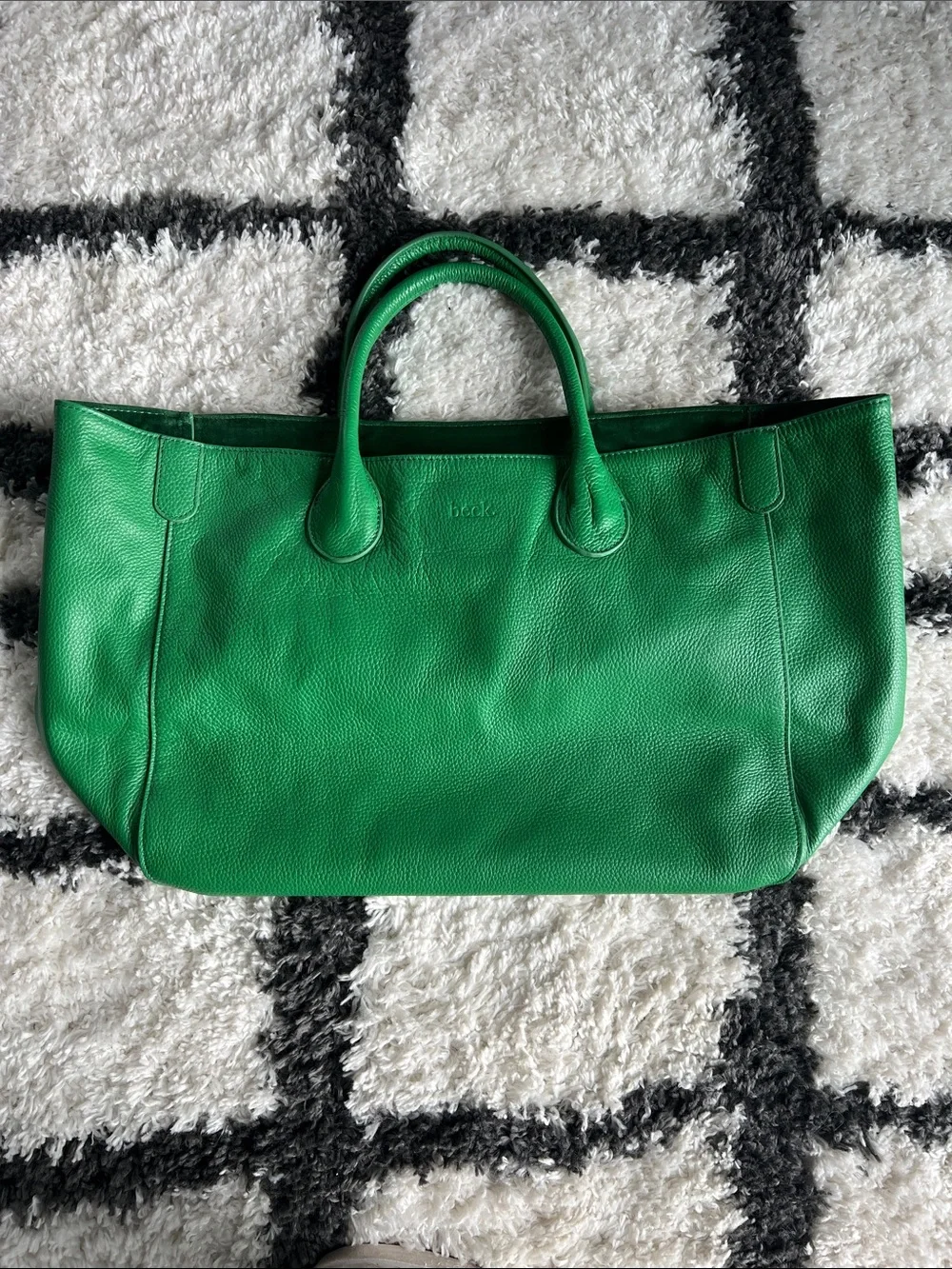 Beck Medium Classic Tote in Envy / Kelly Green great condition - Picture 2 of 7